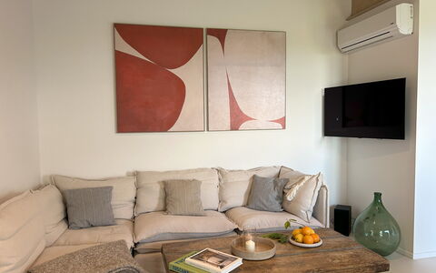 Belmonte Spereto Apartment With Pool, Montaione: Mueble, Diseño De Interiores, Pared, Sofá, Piso, Madera, Suelo, Sala, Habitación, Casa