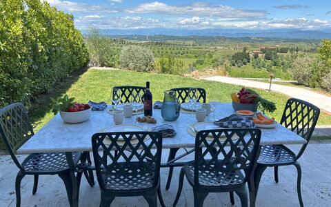 Belmonte Spereto Apartment With Pool, Montaione: Mueble, Mueble Para Exteriores, Mesa, Mesa Al Aire Libre, Silla, Cocina Y Comedor Mesa, Jardín, Patio, Mesa De Café, Yarda
