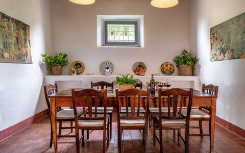 In the Heart of Chianti, Pool, Wifi, View - Lillia: Mueble, Mesa, Diseño De Interiores, Madera, Comedor, Cocina Y Comedor Mesa, Piso, Silla, Marco, Encendiendo