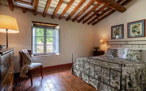 In the Heart of Chianti, Pool, Wifi, View - Lillia: Pared, Mueble, Casa, Piso, Habitación, Cama, Marco De La Cama, Habitación, Departamento, Lecho