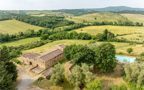 In the Heart of Chianti, Pool, Wifi, View - Lillia: Hierba, Pradera, Paisaje, El Terreno Del Lote, Área Rural, Llanura, Inmuebles, Asentamientos Humanos, Casa De Campo, Prado