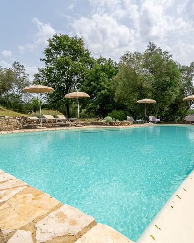 In the Heart of Chianti, Pool, Wifi, View - Lillia: Piscina, Jardín, Fuente De Agua, Recurso, Sombra, Inmuebles, Paisajismo, Eco Hotel, Mueble Para Exteriores, Patio Interior
