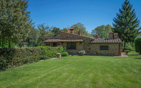 Grace Home, Pool, Wifi, Gambassi Terme: Árbol, Hierba, Casa, Casa, Arbusto, Barrio Residencial, Cabaña, Casa De Campo, El Terreno Del Lote