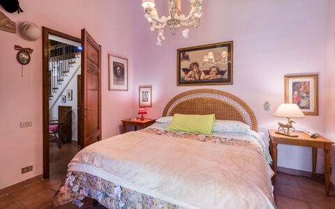 Grace Home, Pool, Wifi, Gambassi Terme: Mueble, Cama, Habitación, Diseño De Interiores, Lecho, Sábana, Madera, Techo, Linos, Habitación