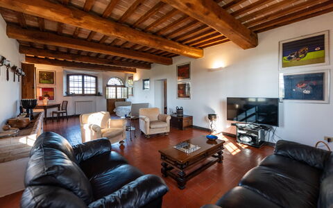 Country House In Tuscan Hills: Departamento, Casa, Mueble, Suelos De Madera, Villa, Sofá, Hotel, Sala, La Luz Del Día