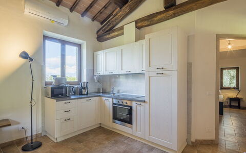 Cottage Monti Pet Friendly With Shared Pool: Mueble, Diseño De Interiores, Piso, Madera, Techo, Aparato De Cocina, Gabinetes, Habitación, Suelo, Cocina