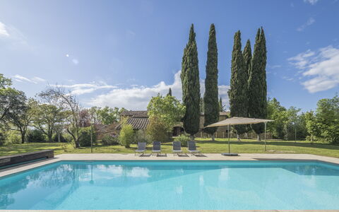 Cottage Monti Pet Friendly With Shared Pool: Azul, Árbol, El Terreno Del Lote, Jardín, Piscina, Sombra, Paisajismo, Césped, Inmuebles, Yarda