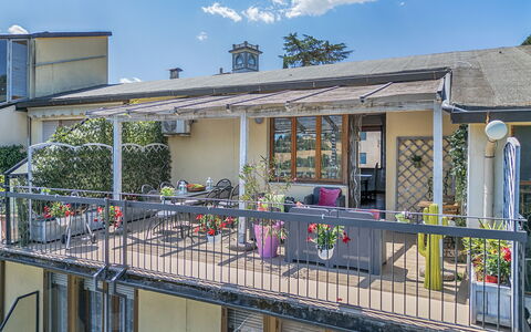 Casamia Tuscan Oasis: 4Br Panoramic Penthouse, Sky: Balcón, Maceta, Porche, Hierro, Sombra, Planta De Casa, Silla, Diseño, Estructura Al Aire Libre, Pretil