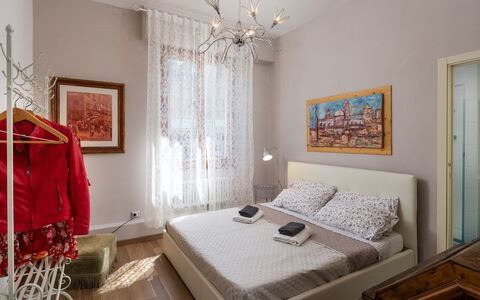 Casamia Tuscan Oasis: 4Br Panoramic Penthouse, Sky: Mueble, Diseño De Interiores, Habitación, Cama, Suelo, Piso, Habitación, Madera, Techo, Lecho