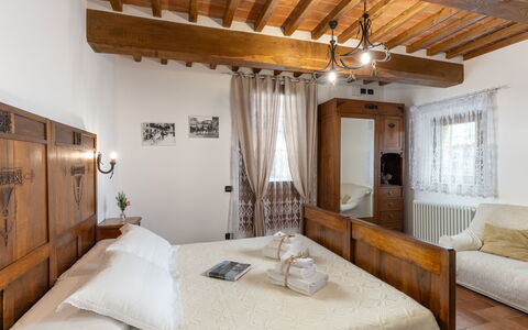 Capanna Di Elfo: Mueble, Cama, Habitación, Diseño De Interiores, Pared, Lecho, Sábana, Madera, Piso, Suelo