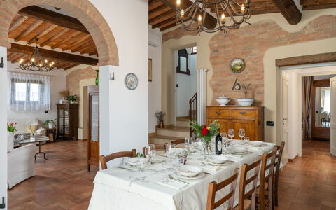 Capanna Di Elfo: Mueble, Diseño De Interiores, Madera, Mesa, Piso, Cocina Y Comedor Mesa, Techo, Silla, Comedor, Suelo