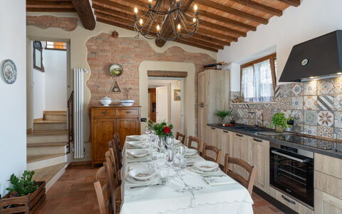 Capanna Di Elfo: Mueble, Diseño De Interiores, Piso, Madera, Techo, Lámpara, Mesa, Cocina, Suelo, Casa