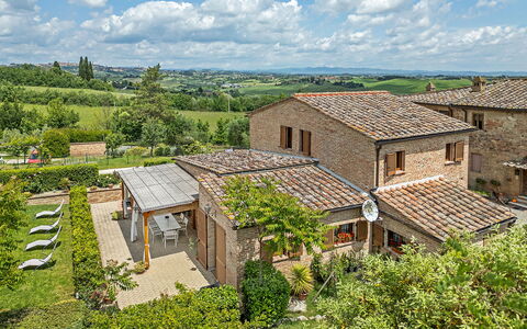 Capanna Di Elfo: Casa, Casa, El Terreno Del Lote, Cabaña, Área Rural, Techo, Inmuebles, Casa De Campo, Pueblo, Jardín