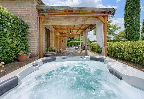 Capanna Di Elfo: Piscina, Recurso, Mueble, Maceta, Eco Hotel, Ocio, Planta De Casa, Mueble Para Exteriores, Bañera