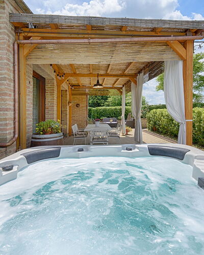 Capanna Di Elfo: Piscina, Recurso, Mueble, Maceta, Eco Hotel, Ocio, Planta De Casa, Mueble Para Exteriores, Bañera