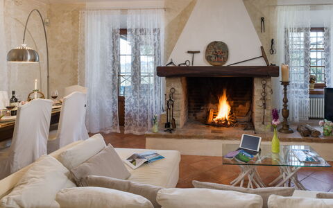 Capanna Al Lago: Mueble, Diseño De Interiores, Piso, Madera, Suelo, Habitación, Sala, Encendiendo, Techo, Hogar