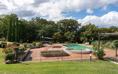 Dimora Di Castroncello: Árbol, Paisaje, Jardín, Césped, Parque, Paisajismo, Sombra, Inmuebles, Yarda