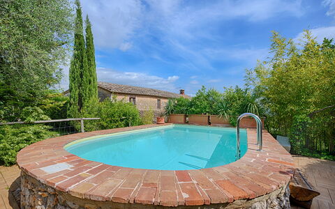 Podere Lorena, Charming Tuscan Farmhouse: Piscina, Material Compuesto, Ladrillo, Patio Interior, Mueble Para Exteriores, Hacienda, Fuente De Agua, Losa, Villa, Eco Hotel