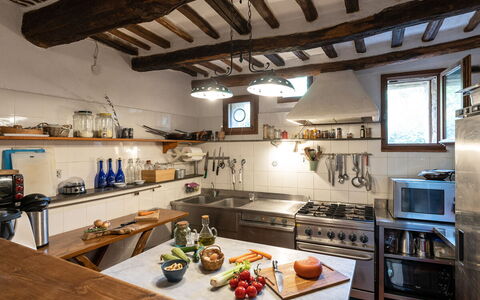 Podere Lorena, Charming Tuscan Farmhouse: Cocina, Mueble, Mostrador, Diseño De Interiores, Madera, Aparato De Cocina, Techo, Piso, Encendiendo, Habitación