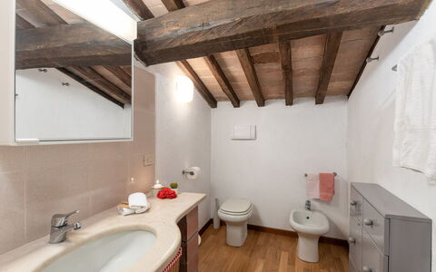 Casale del Timignano, Private Villa with Huge Gard: Pared, Arreglo De Tubería, Piso, Lavabo, Baño, Suelo, Diseño De Interiores, Techo, Lavabo Del Baño, Grifo