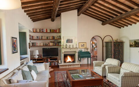 Casale del Timignano, Private Villa with Huge Gard: Mueble, Diseño De Interiores, Pared, Sofá, Piso, Madera, Casa, Sala, Habitación, Techo