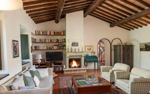 Casale del Timignano, Private Villa with Huge Gard: Mueble, Diseño De Interiores, Pared, Sofá, Madera, Piso, Casa, Sala, Habitación, Techo