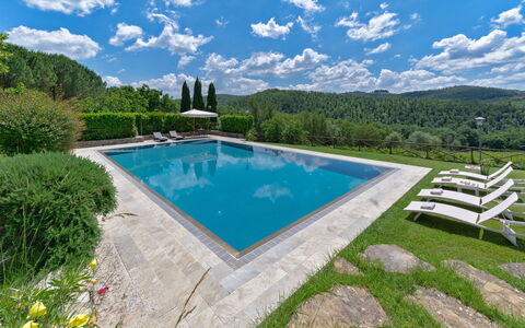 La Dimora del Chianti Dimora: Stunning Tuscan Vill: Azul, Piscina, Recurso, Mueble Para Exteriores, Eco Hotel, Paisajismo, Fuente De Agua, Sombra, Thermae, Piscina De Reflejo