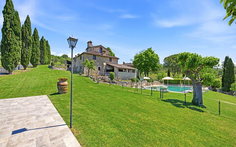 La Dimora del Chianti Dimora: Stunning Tuscan Ston: Inmuebles, Piscina, Jardín, Paisajismo, Villa, Mansión, Césped, Hacienda, Yarda, Casa De Campo