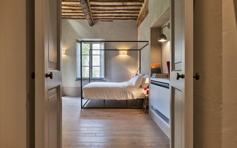 Villa del Mangia, 5Panoramic Pool and Chef Service: Pared, Diseño De Interiores, Mueble, Piso, Techo, Madera, Suelo, Habitación, Cama, Encendiendo