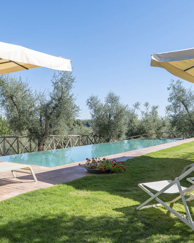 Villa del Mangia - Luxury Villa with Infinity Pool: Azul, Piscina, Mueble Para Exteriores, Silla, Sunlounger, Paisajismo, Villa, Eco Hotel, Recurso, Plantación