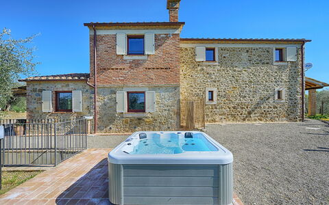 Marielena Authentic Chianti Retreat: Panoramic Vie: Piscina, Arreglo De Tubería, Bañera, Recurso, Diseño, Patio, Fuente De Agua, Thermae, Jacuzzi