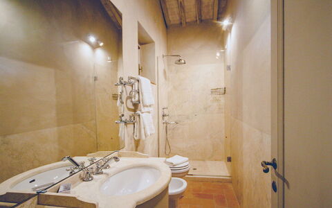 Villa Petrosa: Your Private Escape Overlooking the: Diseño De Interiores, Piso, Pared, Suelo, Arreglo De Tubería, Techo, Mueble, Baño, Encendiendo, Habitación