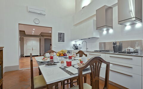 Elegant Suite: Florence Apartment with View on Med: Cocina, Diseño De Interiores, Aparato De Cocina, Mueble, Piso, Electrodoméstico, Mostrador, Techo, Electrodoméstico, Habitación