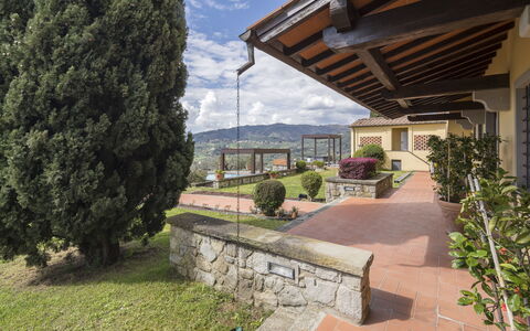 Villa Alessia Luxury: Balcón, Jardín, Paisajismo, Eco Hotel, Villa, Maceta, Planta De Casa, Hacienda, Cerca, Porche