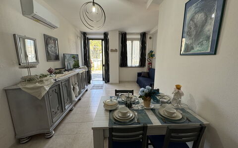 Il Volo Del Nibbio: Piso, Mueble, Suelo, Departamento, Silla, Cocina Y Comedor Mesa, Planta De Casa, Sala