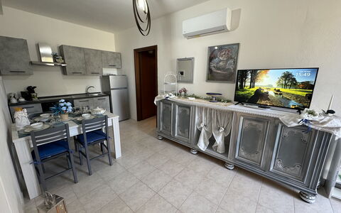 Il Volo Del Nibbio: Mueble, Piso, Suelo, Diseño De Interiores, Departamento, Silla, Habitación, Sala, Sofá
