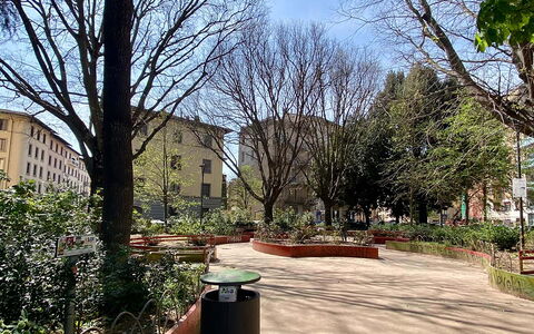 Green Suite Florence: Espacio Publico, Primavera, Sombra, Jardín, Acera, Pasarela, Paisajismo, Yarda, Entrada De Coches, Banco Al Aire Libre