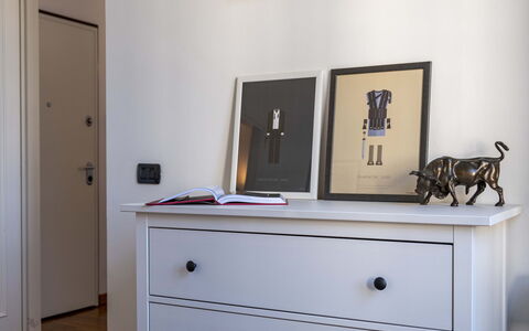 Green Suite Florence: Mueble, Diseño De Interiores, Habitación, Piso, Suelo, Casa, Cajón, Vestidor, Gabinetes