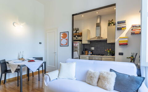 Green Suite Florence: Mueble, Diseño De Interiores, Piso, Habitación, Suelo, Sofá, Madera, Techo, Mesa, Sala