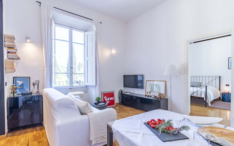 Green Suite Florence: Mueble, Diseño De Interiores, Piso, Suelo, Habitación, Techo, Sofá, Sala, Departamento, Mesa