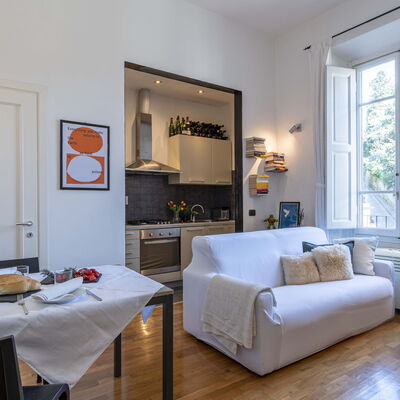 Green Suite Florence: Mueble, Diseño De Interiores, Piso, Habitación, Mesa, Sofá, Suelo, Techo, Sala, Silla