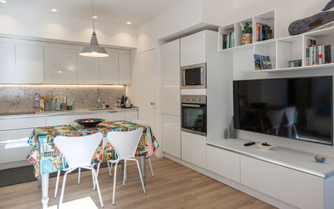 La Casa Dei Mandarini: Mueble, Diseño De Interiores, Cocina, Piso, Pared, Aparato De Cocina, Mostrador, Gabinetes, Madera, Techo