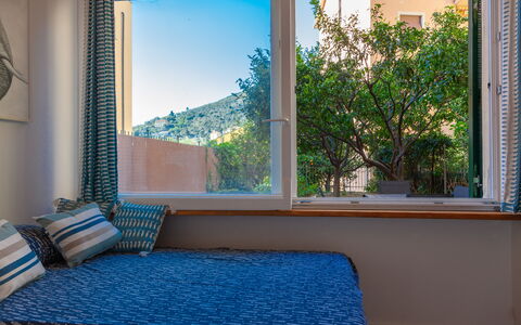 La Casa Dei Mandarini: Diseño De Interiores, Mueble, Habitación, Departamento, Linos, Manchas De Madera, Habitación, Tratamiento De La Ventana, Sombra, Almohada