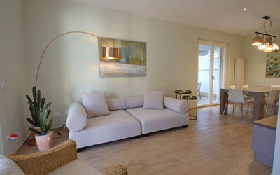 Casa Rossella: Mueble, Diseño De Interiores, Piso, Suelo, Pared, Sofá, Madera, Sala, Habitación, Mesa