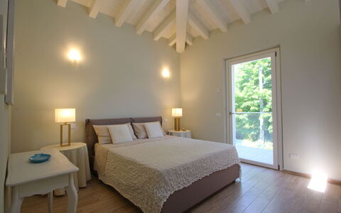 Casa Simonetta: Diseño De Interiores, Cama, Habitación, Mueble, Suelo, Piso, Madera, Techo, Habitación, Lecho