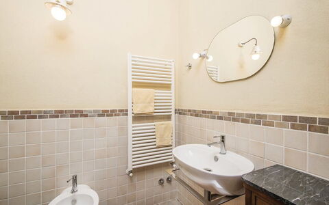 Casa Lavanda, Ac, Wifi, Narni: Piso, Suelo, Diseño De Interiores, Baño, Arreglo De Tubería, Techo, Plomería, Loseta, Habitación, Grifo