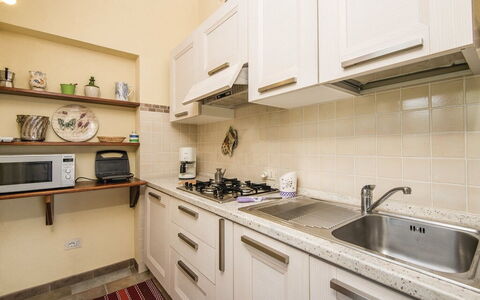 Casa Lavanda, Ac, Wifi, Narni: Aparato De Cocina, Cocina, Mostrador, Electrodoméstico, Gabinetes, Madera, Diseño De Interiores, Estufa De Cocina, Fregadero, Piso