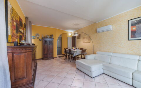 Appartamento Brezza Marina: Diseño De Interiores, Piso, Suelo, Mueble, Techo, Habitación, Encendiendo, Sofá, Departamento, Sala