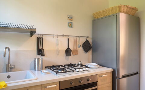 Casa Carla: Aparato De Cocina, Cocina, Mostrador, Electrodoméstico, Estufa De Cocina, Estufa, Electrodoméstico, Estufa De Gas, Gabinetes, Mueble