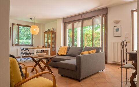 Casa Carla: Mueble, Diseño De Interiores, Piso, Suelo, Madera, Sofá, Habitación, Techo, Sala, Mesa